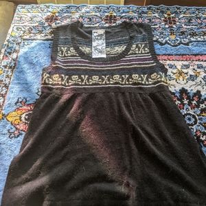 Delia's sleeveless sweater XL
